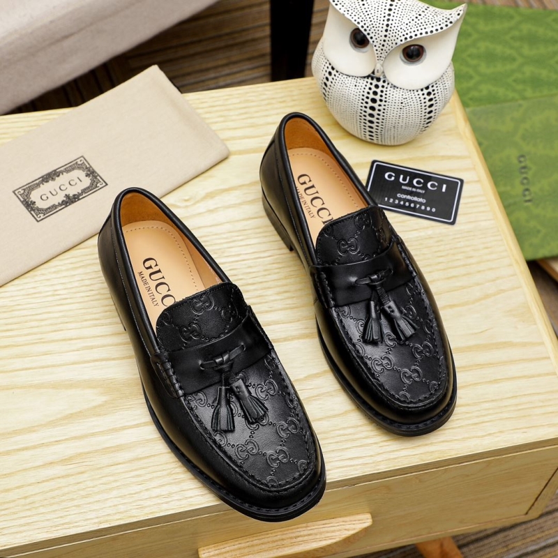 G*u*i leather shoes